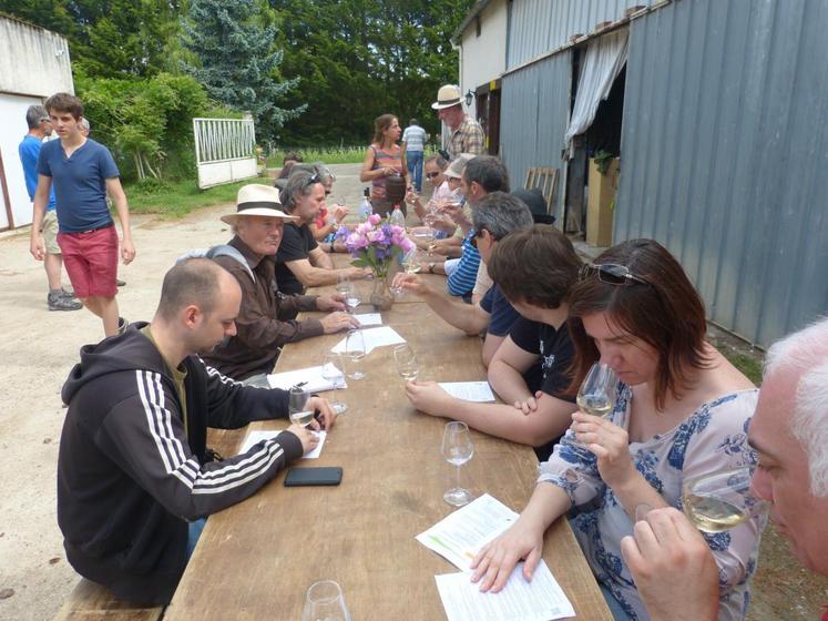 Le 24 mai à Mareuil-sur-Cher. En fin de journée, Valérie Forgues a proposé une dégustation de ses vins.