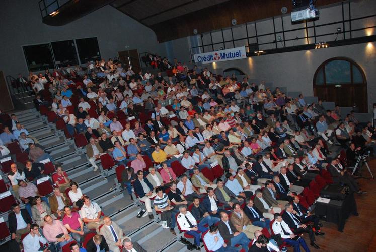 Provins, jeudi 28 mai. La salle du centre culturel et sportif Saint Ayoul fait le plein