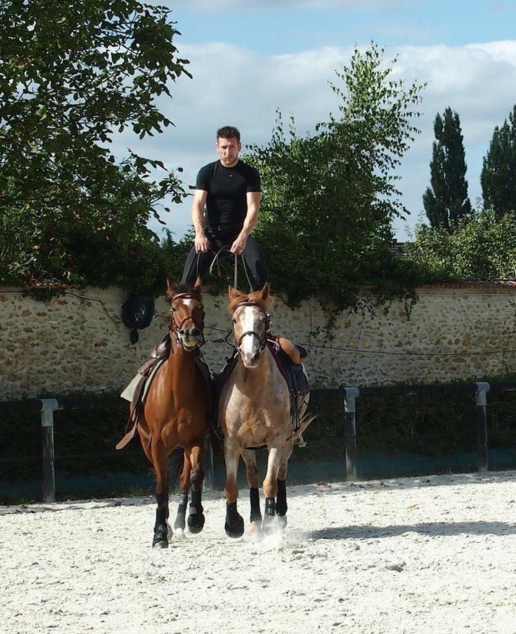 « Quand j’y pense, je me dis que c’est dangereux. À chaque figure, les chevaux ont ma vie entre les jambes. »