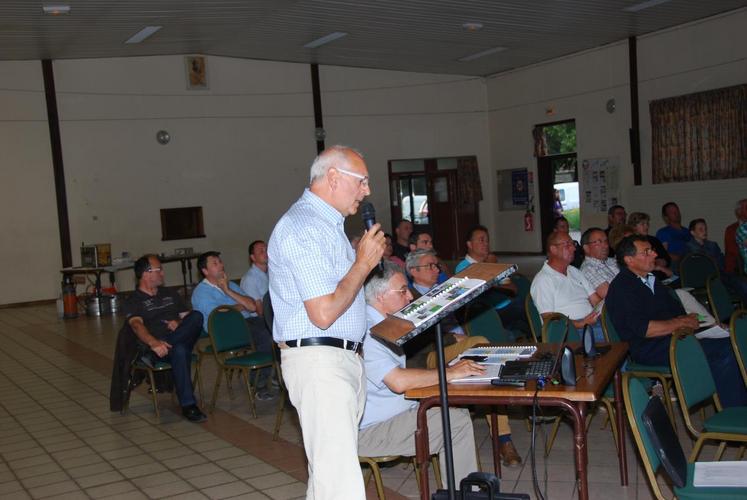 Égreville, mercredi 10 juin. Le président de la coopérative Terres bocage Gâtinais présente cette entreprise implantée sur un territoire de 55 000 hectares. Elle possède quinze silos qui dominent la plaine.