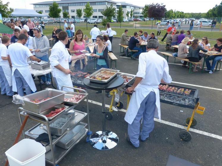 Le 19 juin à Blois. Interbev, JA et FDSEA ont promu la viande bovine française dans un restaurant inter-entreprise.
