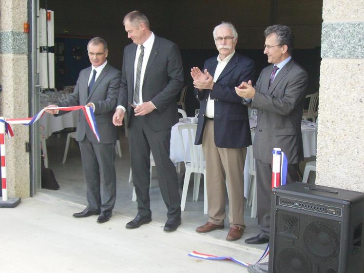 L’inauguration officielle s’est déroulée en présence du président du conseil départemental, Arnaud Bazin, du président et du directeur de la Sicae. 
