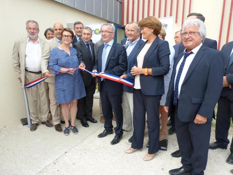 Le VinOpôle Centre Val-de-Loire a été inauguré en présence de nombreuses personnes : élus, représentants de l’État, vignerons...