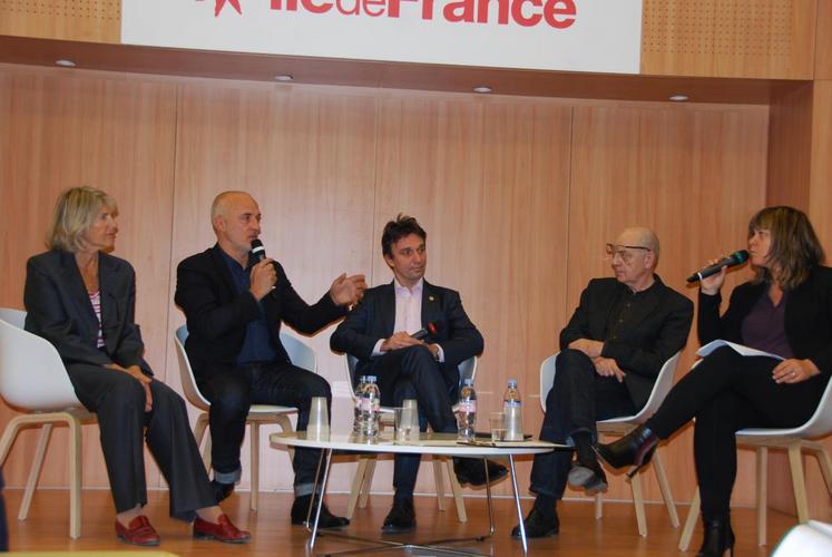 Paris, lundi 19 octobre. De gauche à droite, Marie Richard, présidente du Cervia Paris Ile-de-France, Xavier de Fouchécour (agence Beaurepaire), François Pasteau, restaurateur, Claude Fischler, grand témoin et Nathalie Croizé ont présenté la marque « Mangeons local en Ile-de-France » qui se veut au service des produits franciliens.