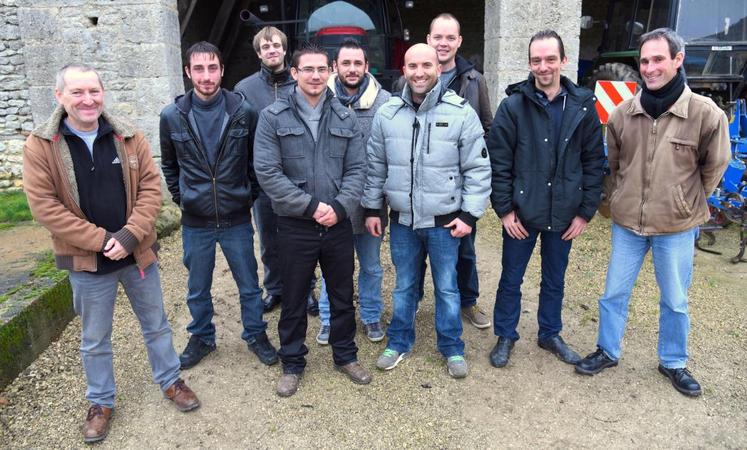 Le 18 décembre, à Sours. Les futurs salariés agricoles qualifiés en polyculture du département entament leur formation au CFPPA de La Saussaye sous la houlette de Didier Porcher (à g.).