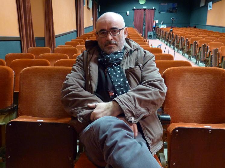 « C’est en inscrivant mes enfants à l’école Monsabré que j’ai vu pour la première fois ce théâtre abandonné. » 