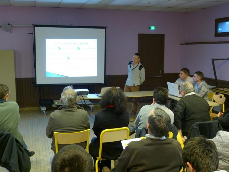 Le 3 février, à Saint-Firmin-des-Prés. Trois élèves de la Maison familiale rurale ont présenté un exposé sur les abeilles.
