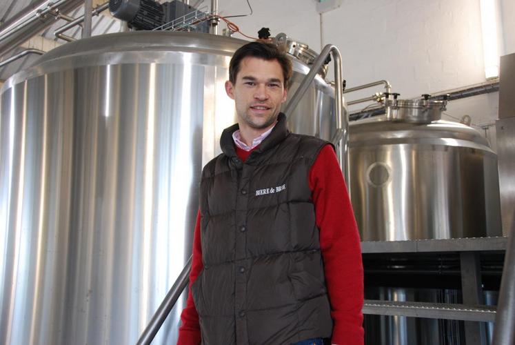 Hubert Rabourdin au milieu de sa cuverie installée dans l’ancien silo de Courpalay. (Archive)