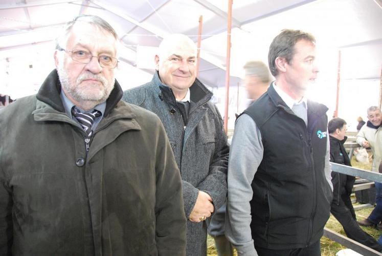 Accompagné des présidents de la chambre d’Agriculture et de Coopelia Pierry, respectivement Thierry Bontour et Nicolas Dalmard, le président du conseil départemental, Jean-Jacques Barbaux, a rencontré des éleveurs.