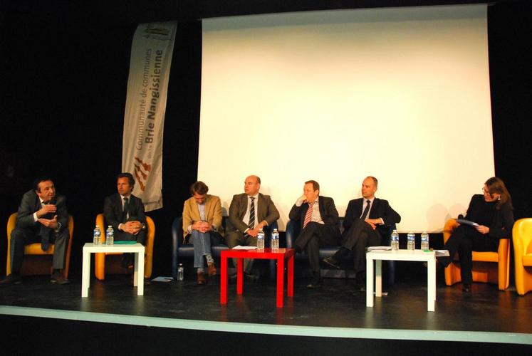 Nangis, mardi 15 mars. Acteurs du monde agricole, de l’industrie, des chambres consulaires et élus évoquent le développement économique des territoires ruraux et plus particulièrement celui de la Brie nangissienne. 