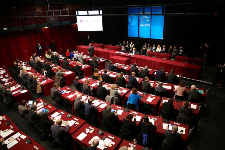 Vélizy (Yvelines), le 23 mars. Les élus départementaux des Yvelines et Hauts-de-Seine ont procédé à l’installation du conseil d’administration de l’établissement interdépartemental.