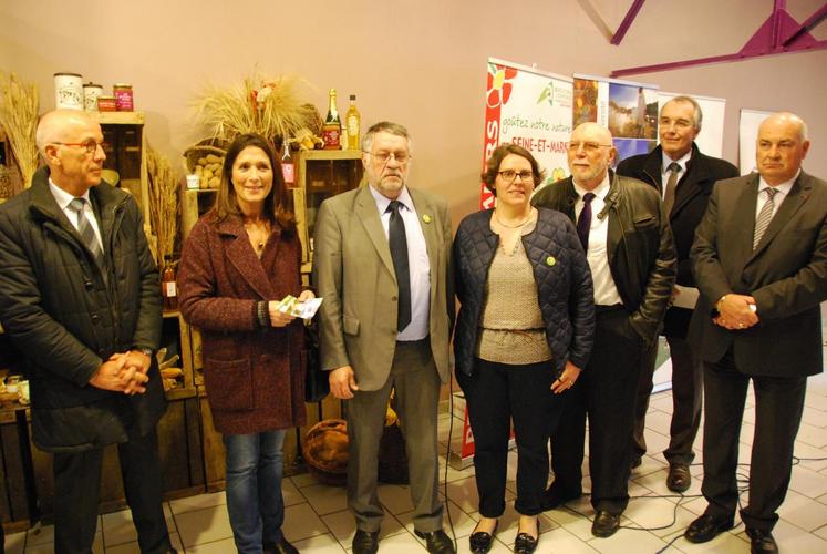 Inauguration officielle du point de retrait des commandes, situé au rond-point de l’Europe à Melun, en présence du préfet, du président du conseil départemental et de la vice-présidente à la région.