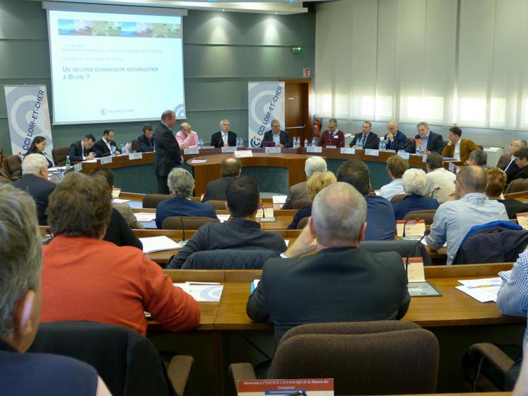 Le 19 avril à Blois. Un colloque sur la question d’un deuxième échangeur autoroutier à Blois a été organisé par la chambre de Commerce et d’Industrie.