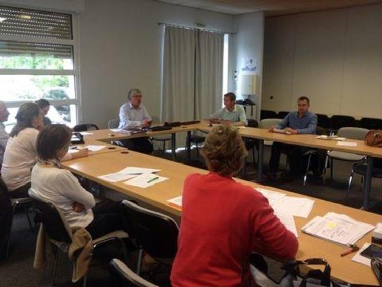 Le Chesnay (Yvelines), le 10 mai. Les administrateurs de Rencontre ville-campagne ont notamment évoqué l’avenir de l’association.