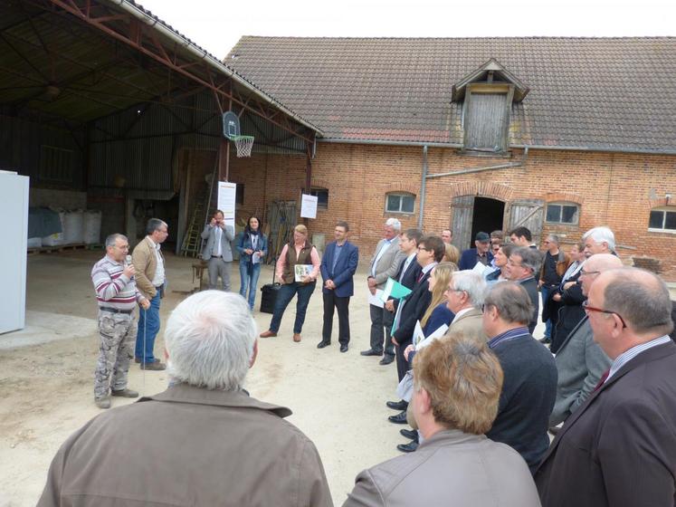 Le 17 mai, à Souvigny. Une délégation s’est rendue sur deux exploitations agricoles de Sologne.