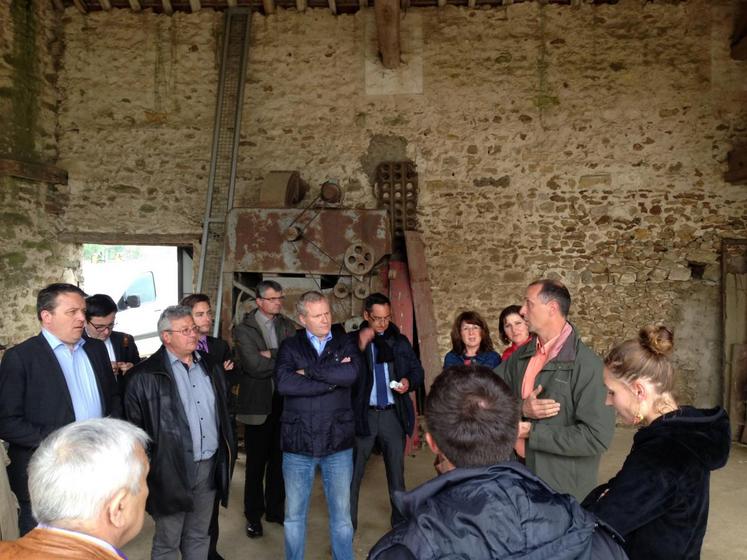 Chauffour-lès-Étréchy (Essonne), le 11 mai. Les organisations professionnelles agricoles franciliennes ont reçu les élus du conseil départemental de l’Essonne pour une visite de terrain.