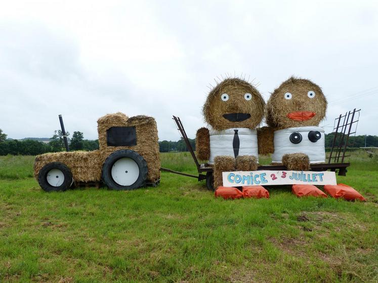 Les agriculteurs ont créé des bonshommes de paille géants pour annoncer le comice du Vendômois.