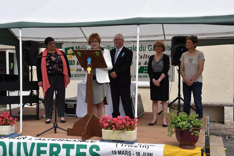 Souppes-sur-Loing, samedi 25 juin. La visite officielle de la MFR du Gâtinais, et les discours qui ont suivi ont été entrecoupés de numéros de clown et d’acrobates réalisés par des élèves de l’école du cirque de Lille.