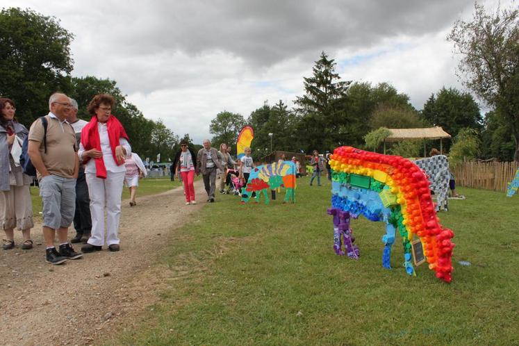 Les enfants des écoles ont participé à la décoration avec des vaches très originales. 