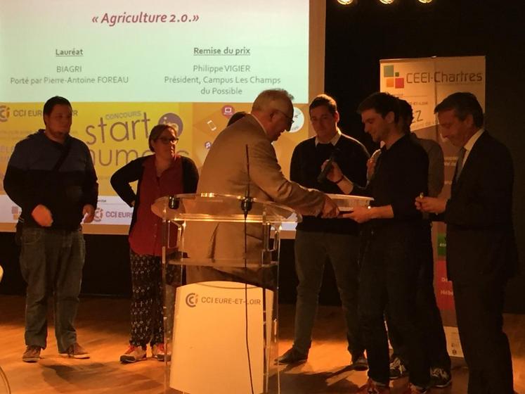 Lors de la cérémonie de clôture du Mois du numérique de la CCI, Pierre-Antoine Foreau (Biagri) a reçu le prix «Agriculture 2.0» du concours Start in numeric.