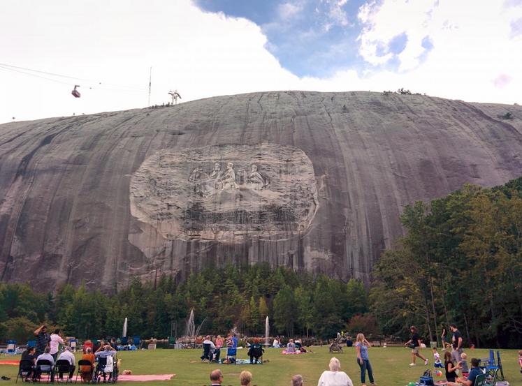 Stone mountain propose aussi un parc d’attractions pour les enfants.