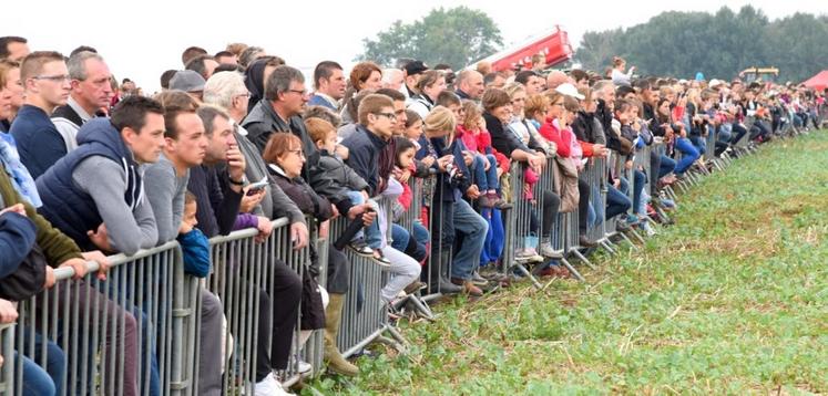 C’est une foule compacte qui a assisté aux différentes manches de l’emblématique et incontournable Moiss’batt’cross.