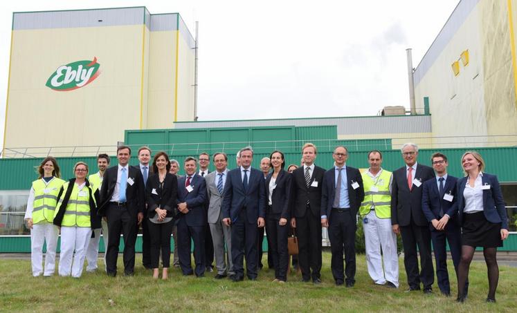 Le 29 septembre, à Marboué. Il est rare de pouvoir pénétrer au sein de l’usine Ébly, de nombreux élus ont pu le faire à l’occasion de l’inauguration d’une nouvelle ligne de production.