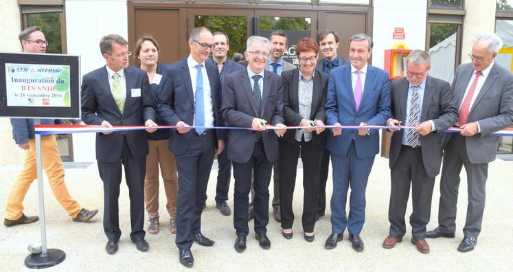 Le 26 septembre, à Châteaudun. Les officiels ont inauguré le nouveau BTS numérique dispensé par le LEAP de Nermont au sein du campus des Champs du possible.