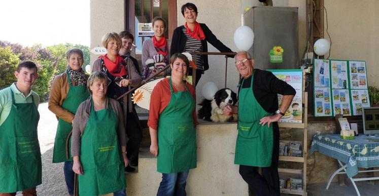 Boissy-aux-Cailles – Famille, amis… étaient mobilisés à la Ferme des Quatre temps, comme dans la plupart des exploitations. Ces bénévoles contribuent à la réussite de la balade du goût.