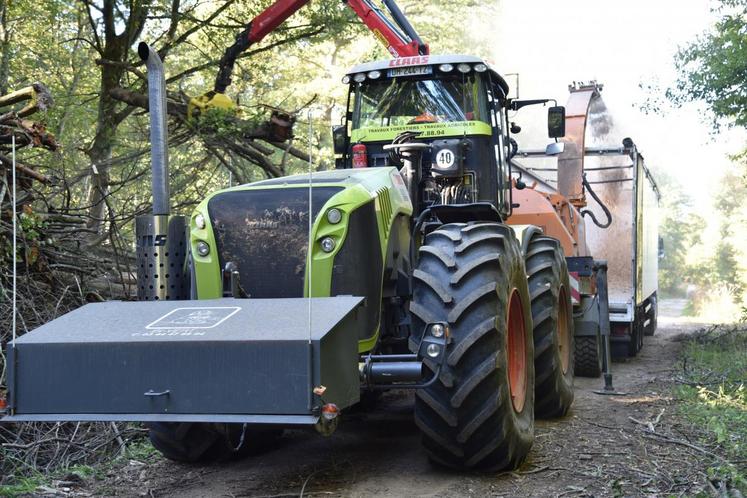 Jouarre, jeudi 6 octobre. Le bois est déchiqueté en forêt et transporté directement à la chaufferie en flux tendu.