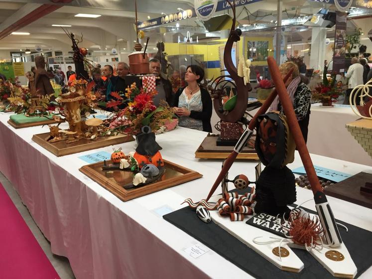 Au cours du week-end, de nombreux concours étaient organisés, pour les amateurs et les professionnels, dont ceux des plus belles pièces artistiques en chocolat et en sucre que les visiteurs ont pu admirer.