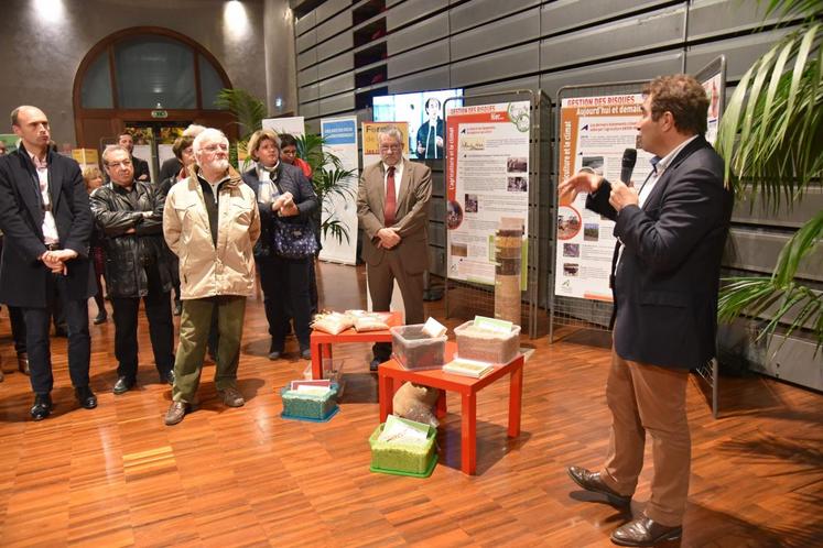 Provins, vendredi 4 novembre. Christian Jacob conclut la visite officielle sur l’espace de la chambre d’Agriculture, un secteur pour lequel la notion de risque est prégnante en 2016.