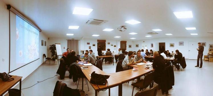 A Etampes (Essonne), le 9 novembre. Les Jeunes agriculteurs de l’Essonne se sont organisés en petits groupes thématiques pour travailler sur le futur Festival de la terre. 