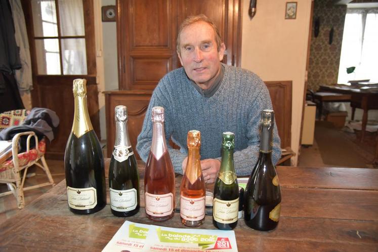 Rebais, jeudi 10 novembre. Jean Rahault présente la gamme de champagne qu’il propose.