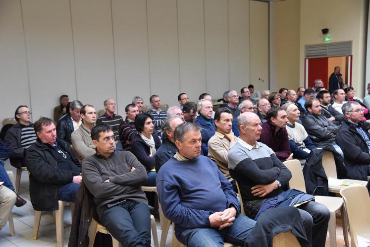 Villeneuve-la-Guyard (Yonne), vendredi 25 novembre. Les adhérents de la section Bassée-gâtinais de la coopérative 110 Bourgogne assistent à leur assemblée. 