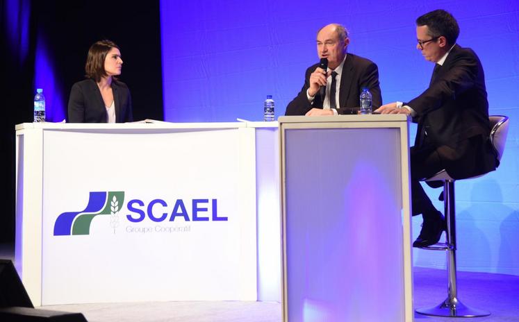 Le 30 novembre, à Chartres. Le groupe coopératif Scael, présidé par Philippe Voyet (au c.) et dirigé par Cédric Burg (à d.), a organisé sa réunion d’information sans faire l’impasse sur la crise agricole.