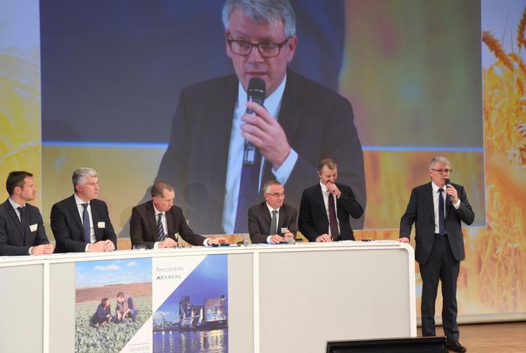 Le 9 décembre, à Orléans (Loiret). Les Rencontres organisées par le groupe Axéréal, présidé par Jean-François Loiseau (à d.), ont été l’occasion de faire le point sur son exercice écoulé.