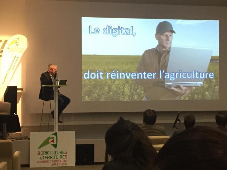 Le 16 décembre, à l’auditorium du Crédit Agricole, à Blois. Hervé Pillaud a animé une conférence-débat intitulée « Le numérique, révolution ou évolution ? ».
