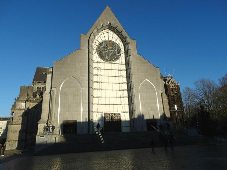 L’actuelle façade extérieure de Notre-Dame-de-la-Treille a été inaugurée le 19 décembre 1999 (M. Watelet - 2016).

