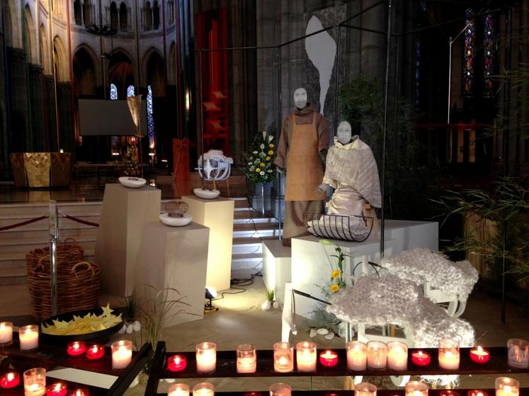 À l’occasion des fêtes de Noël de 2016, des élèves de l’Institut Saint-Luc de Tournai ont imaginé cette crèche contemporaine. Géométrique, épurée, symbolique, elle s’éloigne des représentations traditionnelles de la Nativité.
