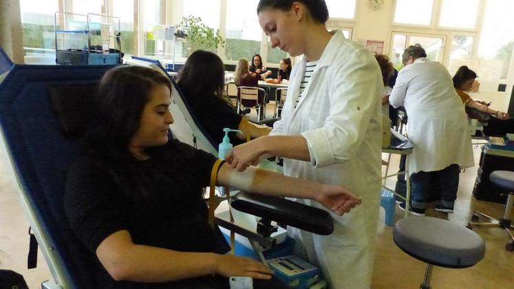 Le 9 février, à Mignières. Quatre élèves du bac pro Sapat ont organisé avec l’EFS une collecte de sang au sein du lycée Éfagrir-Franz Stock.