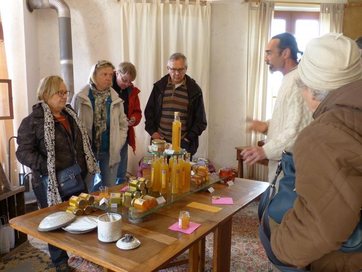 Photo d’archive. Dans la matinée du 16 avril 2016, dans le cadre des portes ouvertes "Bienvenue à la Ferme", une dizaine de personnes étaient venues découvrir le safran de La Chapelle-Vicomtesse.