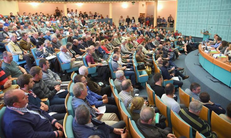 Le 3 avril, à Chartres. La salle Mathurin Régnier de la chambre d’Agriculture est pleine pour la onzième édition de ses universités du soir.