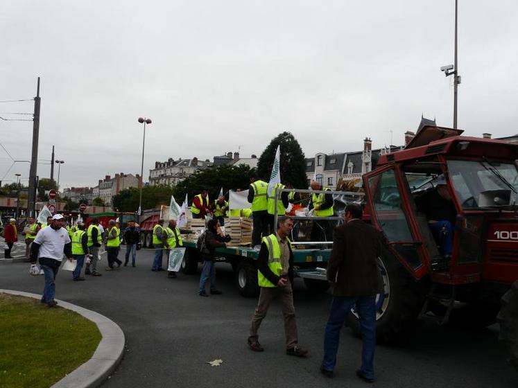 PHOTO N°379 :

Jean Daudin : « Peut-être faut-il replacer nos revendications dans un contexte plus économique. »