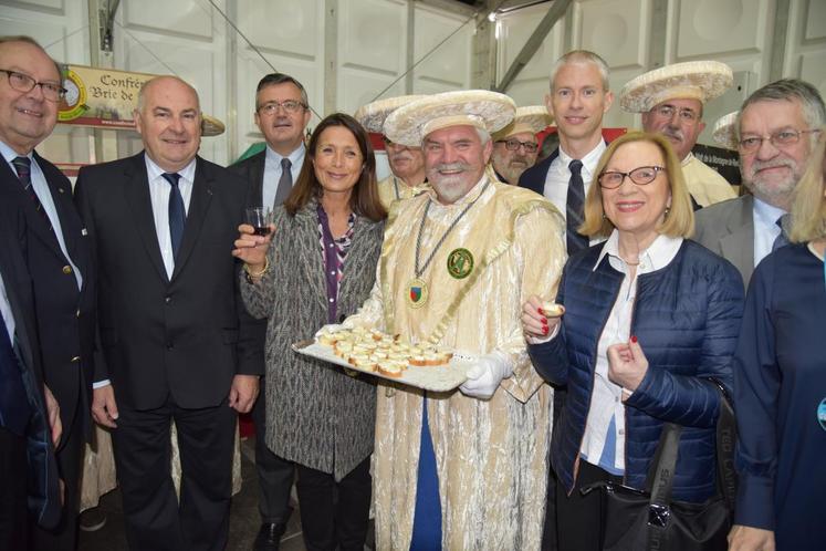 Sous le chapiteau terroir, l’espace du réseau bienvenue à la ferme, qui regroupe neuf producteurs, est clairement identifié. 