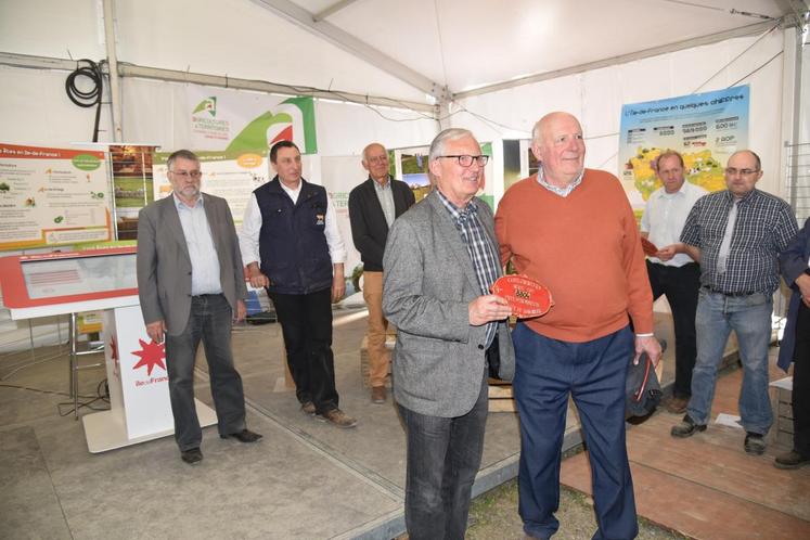 Coulommiers, samedi 8 avril. Franck Riester, Thierry Bontour, Jean-Pierre Moret et Philippe Dufour ont remis les plaques aux éleveurs récompensés.