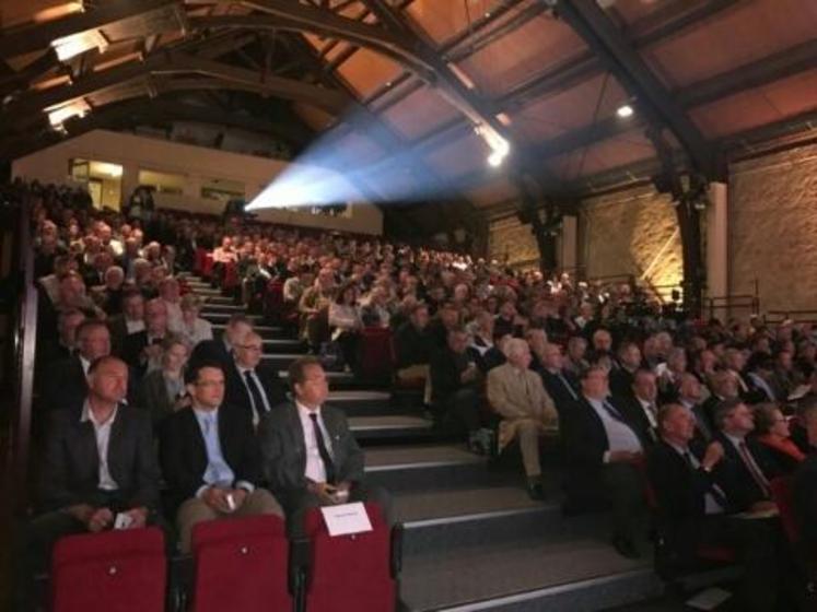 13 avril 2017. La salle du domaine du Manet (78) est comble pour l’assemblée générale de Groupama