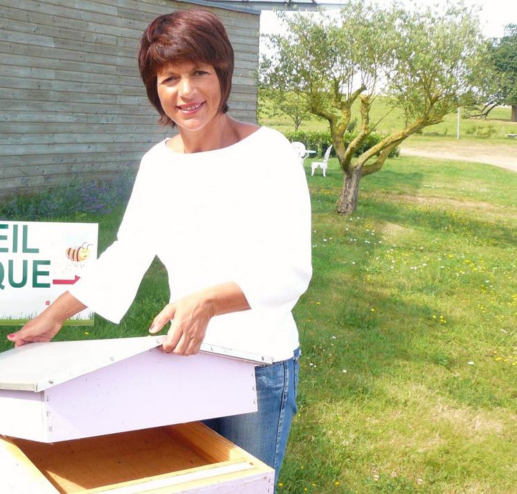 Béatrice Robrolle, apicultrice «La Maison des Abeilles » est la grande gagnante de la région Centre-Val de Loire au concours « Devenez le meilleur e-producteur de votre région ».