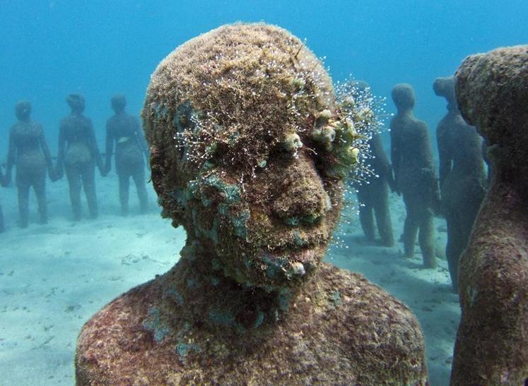 "Lost correspondent" ("Le correspondant perdu"), Underwater sculpture park, Saint-Georges, La Grenade
