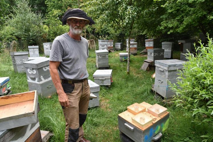 La Chapelle-Rablais, mardi 27 juin. Bernard Lecocq se considère avant tout comme  éleveur, même s’il produit du miel.